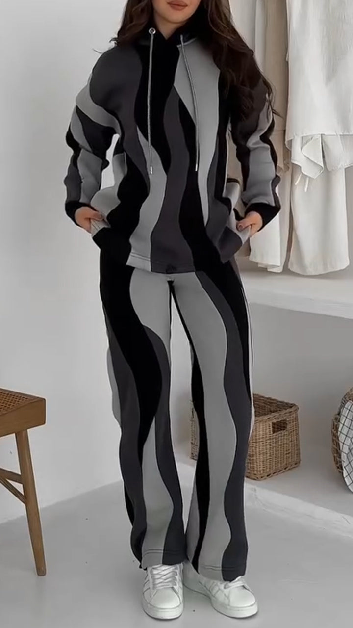 Set due pezzi con felpa con cappuccio e pantaloni a fantasia ondulata