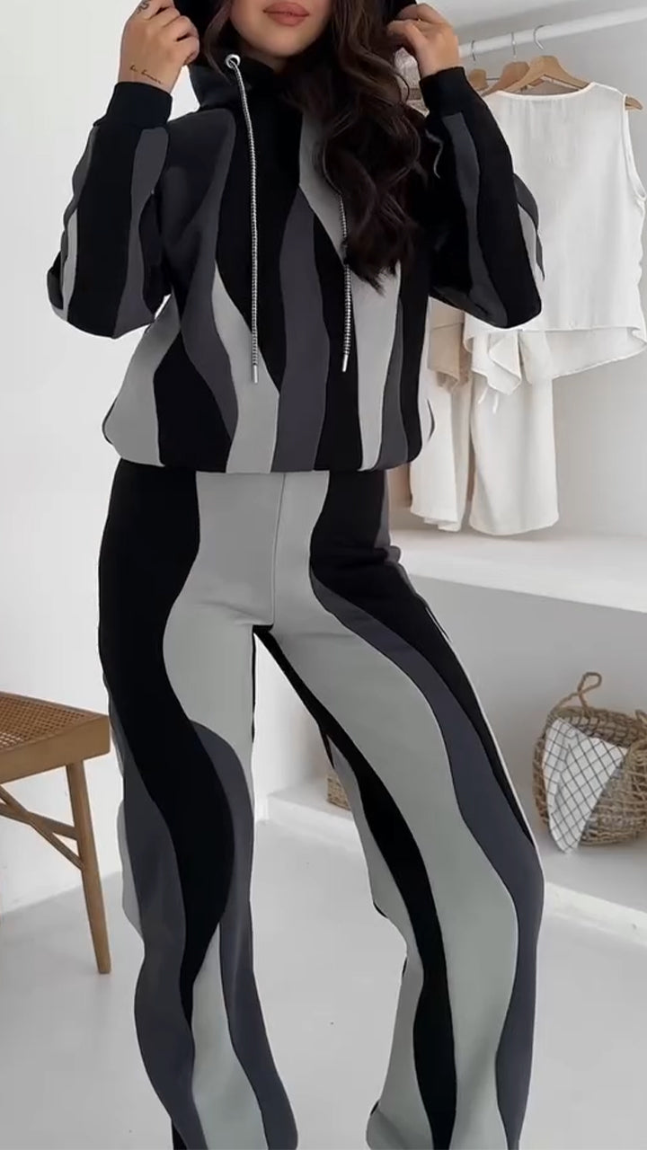 Set due pezzi con felpa con cappuccio e pantaloni a fantasia ondulata