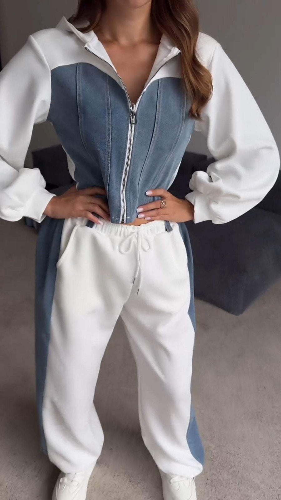 CÉZANNE - Set due pezzi in denim patchwork bianco e rosa con cappuccio