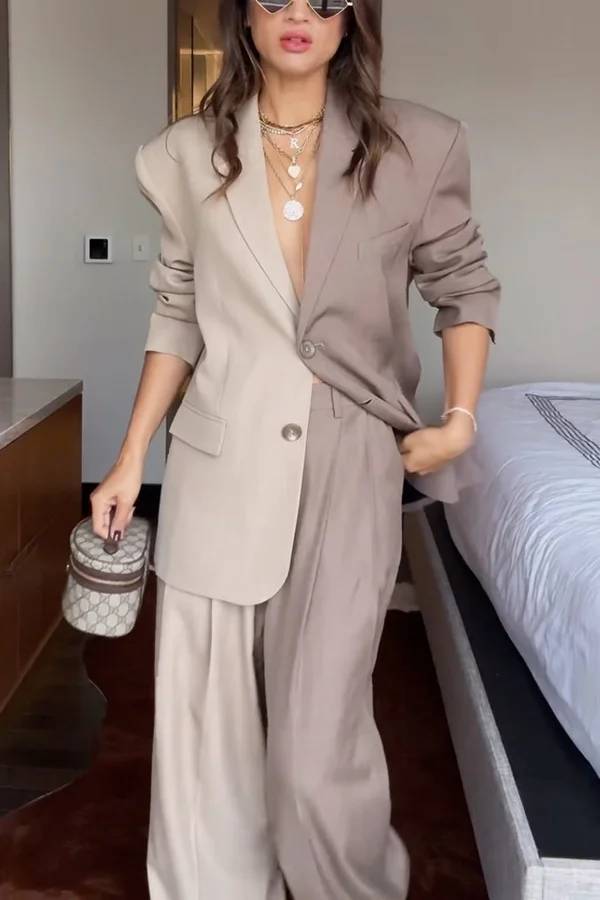 SPONGANO - Set due pezzi taupe con blazer a contrasto e pantaloni palazzo
