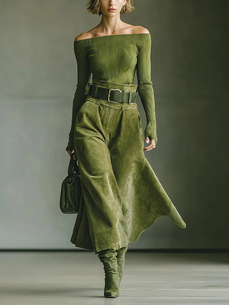 GIULIA - Completo verde oliva con top scivolato e gonna suede
