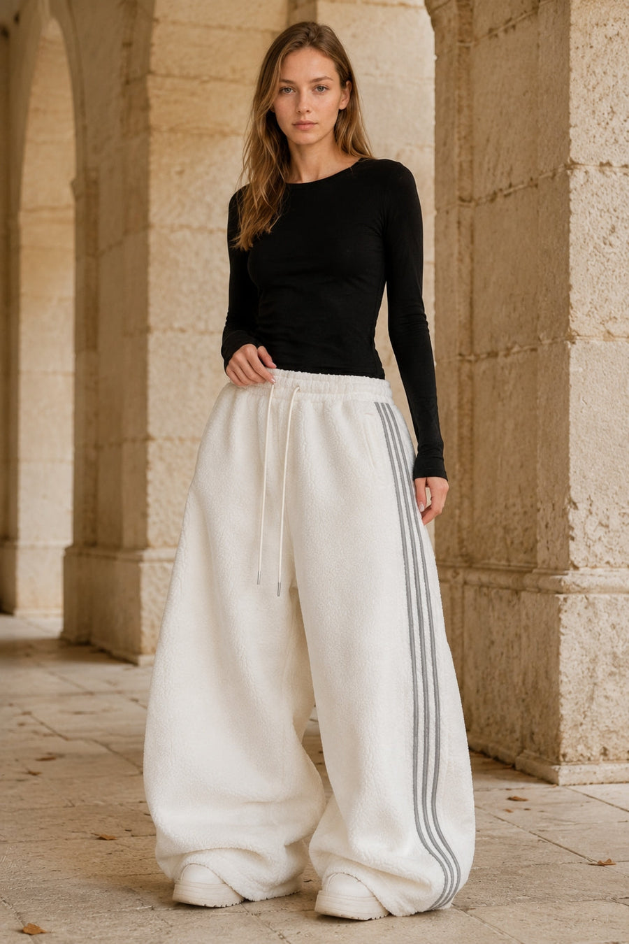 Pantaloni • Tessuto morbido • Gamba ampia con bande laterali 🌿