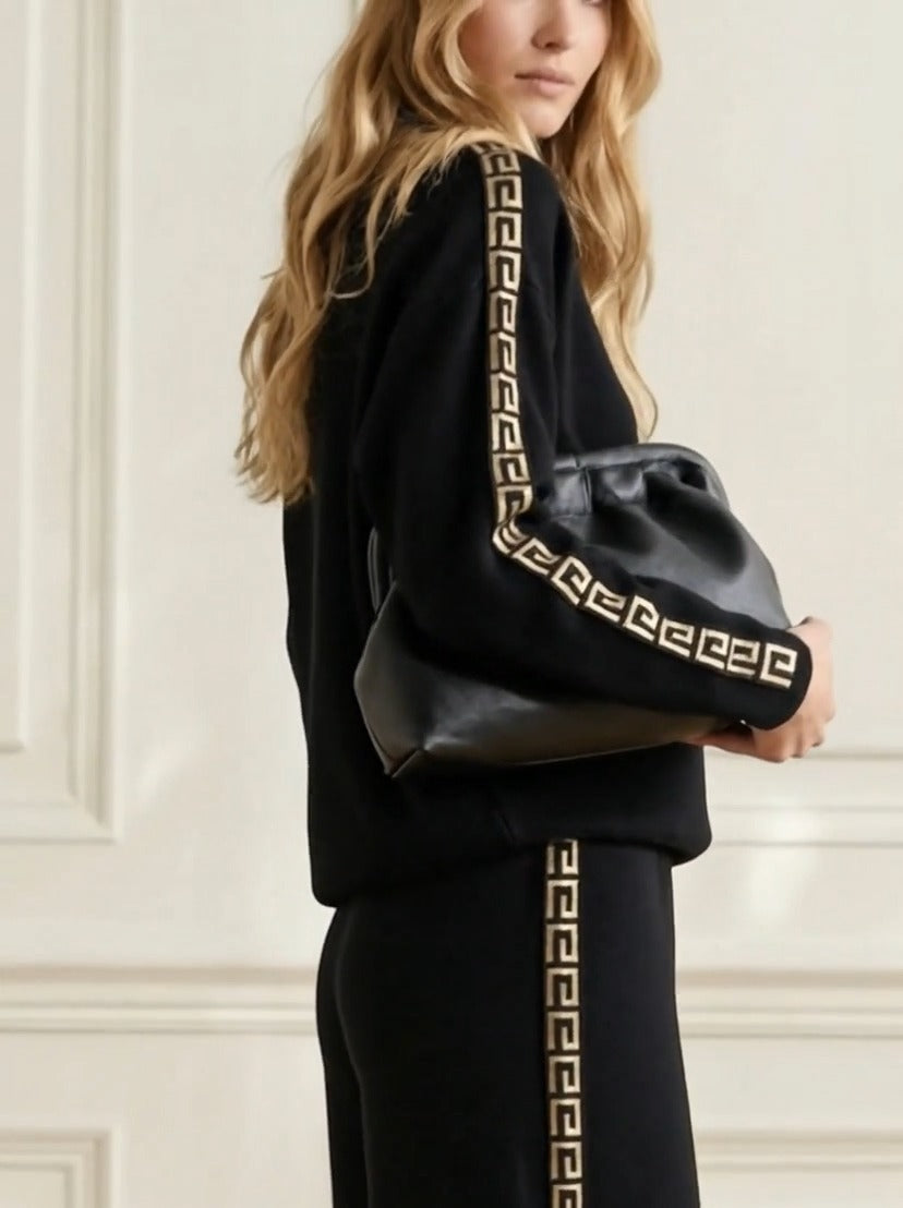 STILO - Felpa nera oversize a maniche lunghe con collo alto