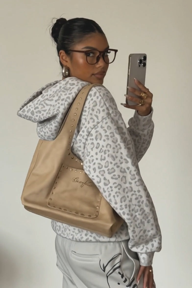 APRICENA - Felpa con cappuccio leopardata in grigio e marrone
