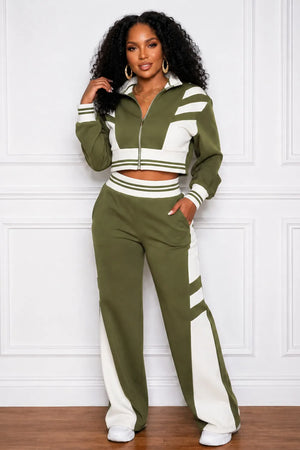 VETRALLA - Completo nero con giacca crop e pantaloni dritti