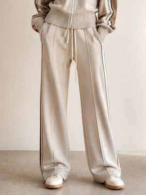CALDONAZZO - Completo beige in maglia con zip e pantaloni ampi