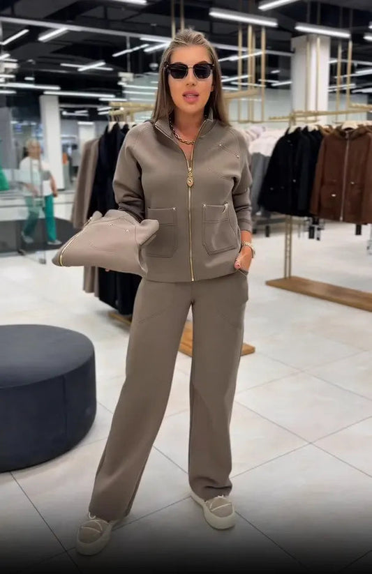 GIBA - Completo marrone con giacca corta e pantaloni wide leg
