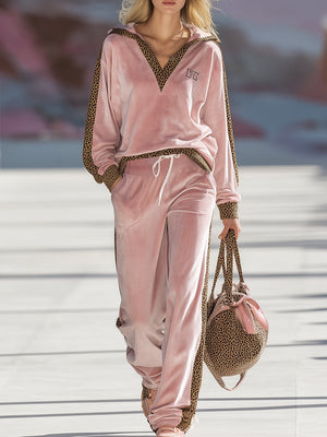 GUALDO - Completo in velluto rosa con bordi leopardati
