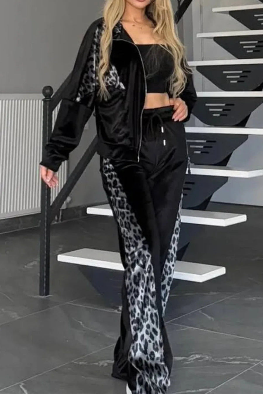 Set due pezzi con giacca e pantaloni con inserti animalier