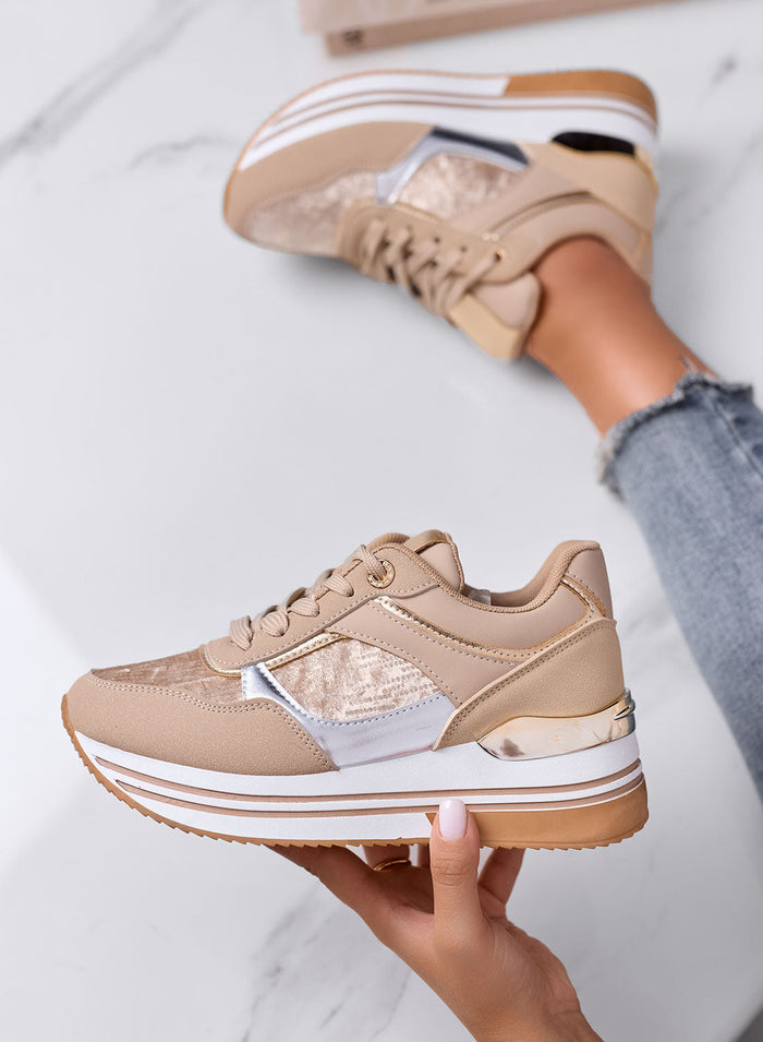 ROSSANA - Sneakers Beige in Camoscio con Zeppa Laminata