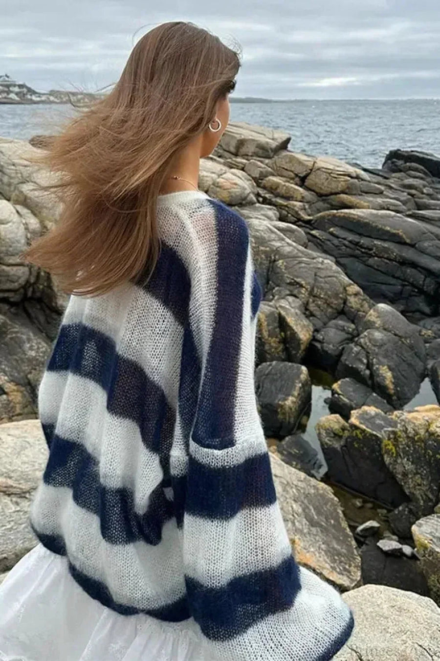 MARLENE - Cardigan bianco a righe con scollo a V